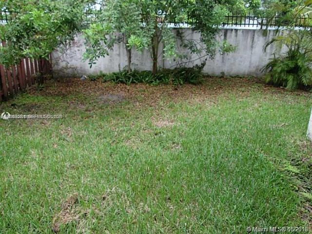 323 Ives Dairy Rd 323-06, Miami, FL 33179