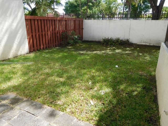 323 Ives Dairy Rd 323-06, Miami, FL 33179