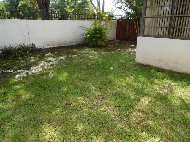 323 Ives Dairy Rd 323-06, Miami, FL 33179