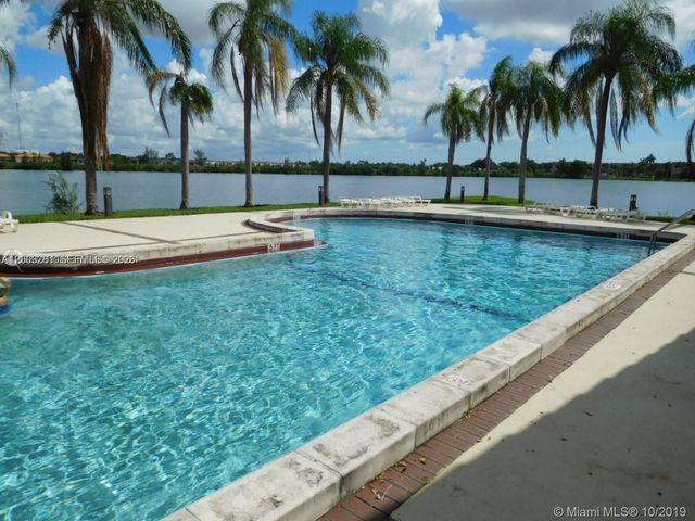 323 Ives Dairy Rd 323-06, Miami, FL 33179