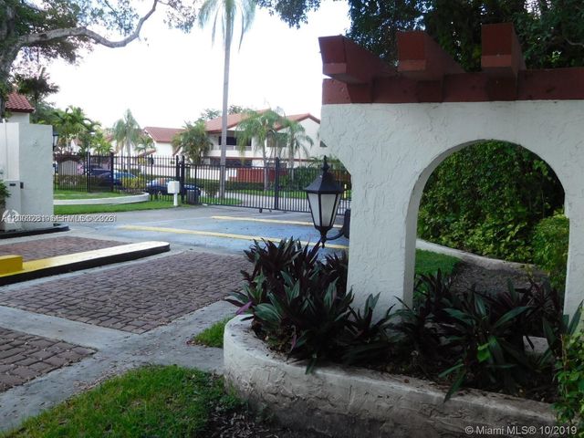 323 Ives Dairy Rd 323-06, Miami, FL 33179