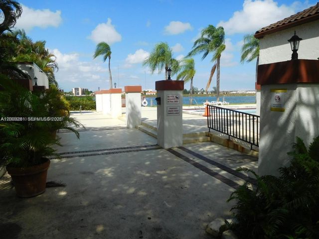 323 Ives Dairy Rd 323-06, Miami, FL 33179