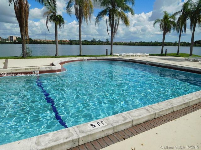 323 Ives Dairy Rd 323-06, Miami, FL 33179