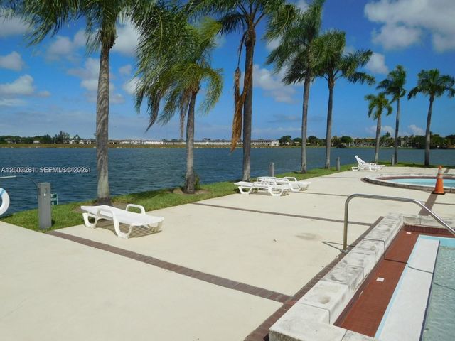 323 Ives Dairy Rd 323-06, Miami, FL 33179
