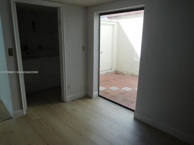 323 Ives Dairy Rd 323-06, Miami, FL 33179