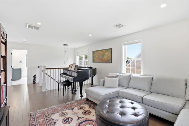 10 Cranberry Farm Rd, Plymouth, MA 02360