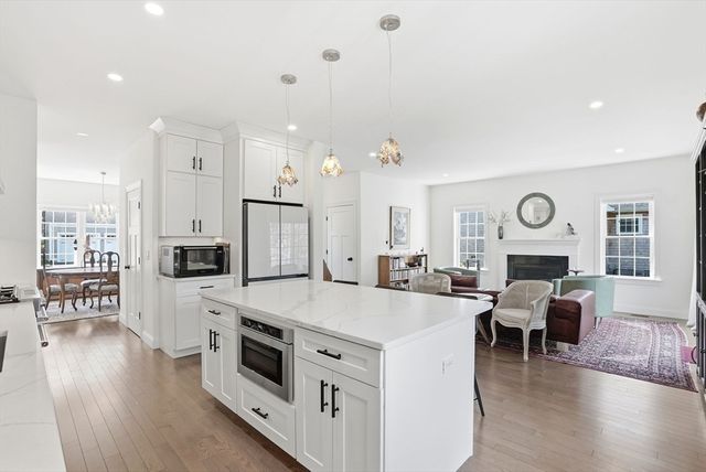 10 Cranberry Farm Rd, Plymouth, MA 02360