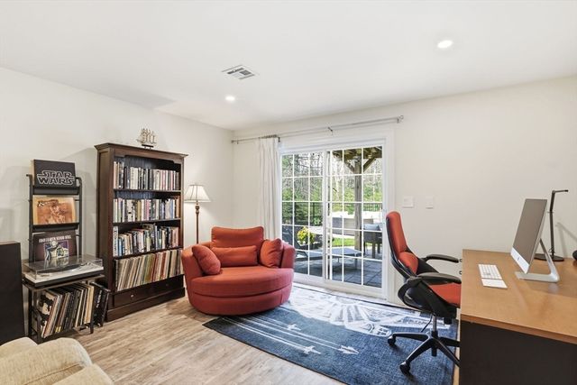 10 Cranberry Farm Rd, Plymouth, MA 02360