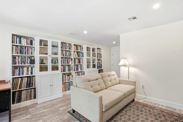 10 Cranberry Farm Rd, Plymouth, MA 02360