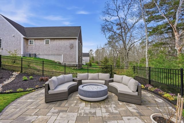 10 Cranberry Farm Rd, Plymouth, MA 02360