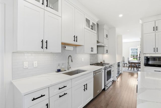 10 Cranberry Farm Rd, Plymouth, MA 02360