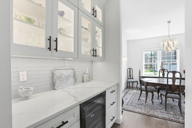 10 Cranberry Farm Rd, Plymouth, MA 02360