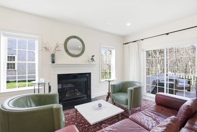 10 Cranberry Farm Rd, Plymouth, MA 02360