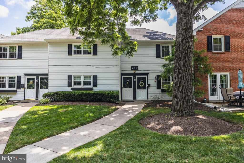 207 YARDLEY CMNS, Yardley, PA 19067