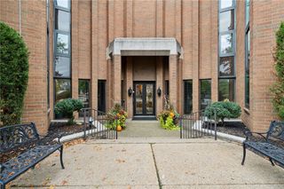 900 Washington Road 103, Mt Lebanon, PA 15228