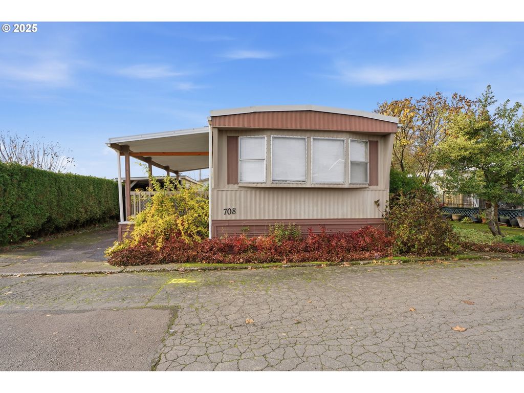 205 W HEINTZ St, Molalla, OR 97038