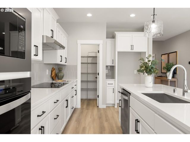 135 Se AIREDALE Ave, La Center, WA 98629