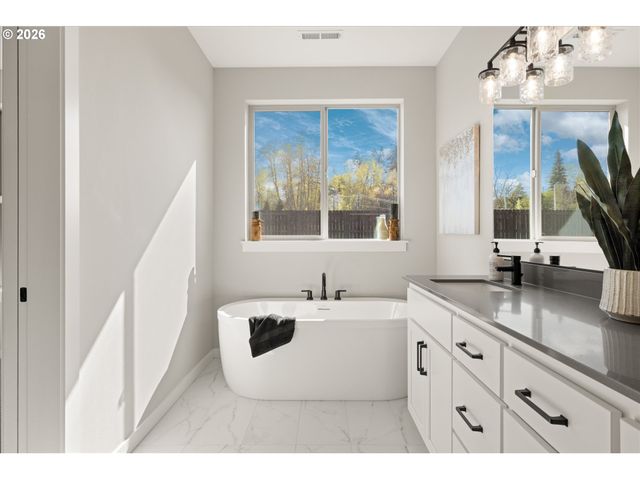 135 Se AIREDALE Ave, La Center, WA 98629