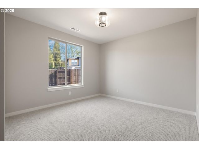 135 Se AIREDALE Ave, La Center, WA 98629