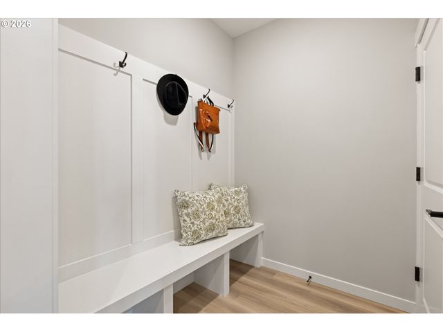 135 Se AIREDALE Ave, La Center, WA 98629