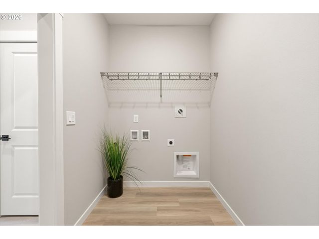 135 Se AIREDALE Ave, La Center, WA 98629