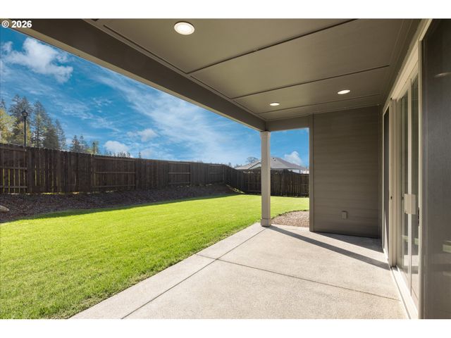 135 Se AIREDALE Ave, La Center, WA 98629