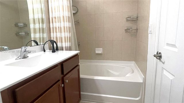 10620 NW 88th St 205, Doral, FL 33178