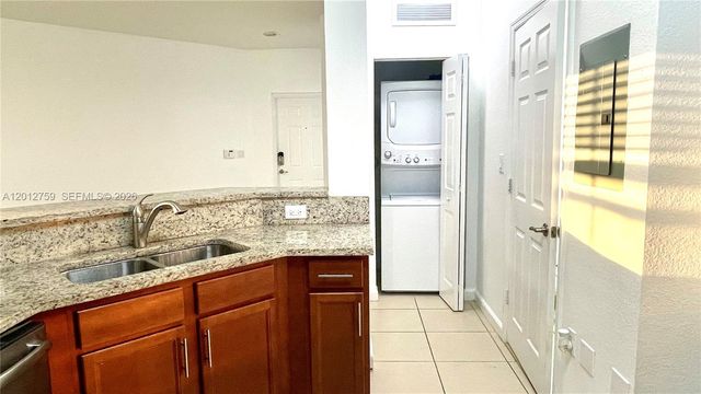 10620 NW 88th St 205, Doral, FL 33178
