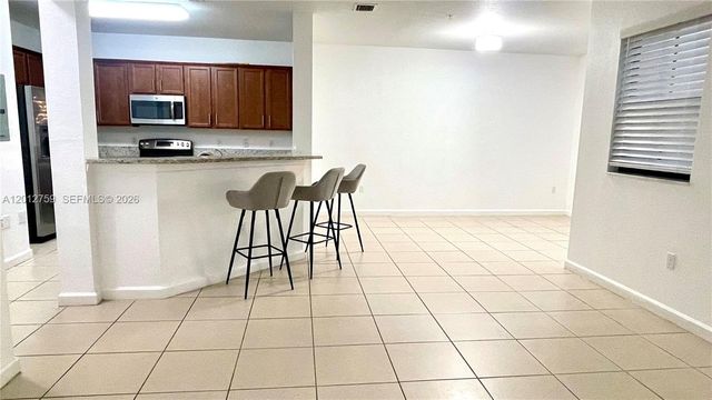 10620 NW 88th St 205, Doral, FL 33178