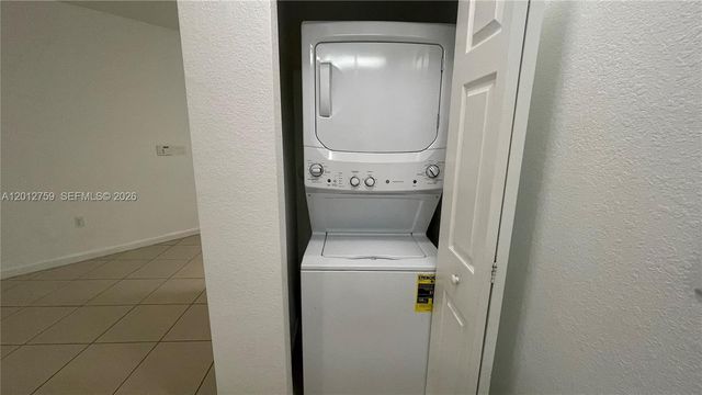 10620 NW 88th St 205, Doral, FL 33178