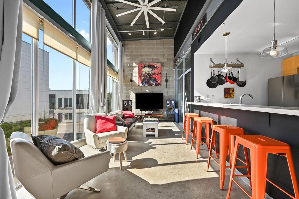 4801 S Congress Ave D3, Austin, TX 78745