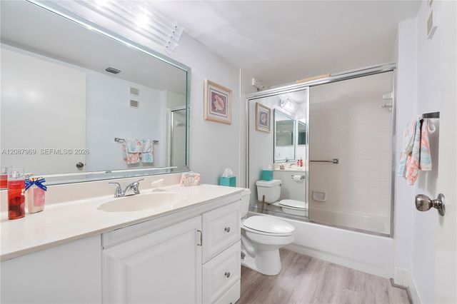 5952 Regal Glen Drive 102, Boynton Beach, FL 33437