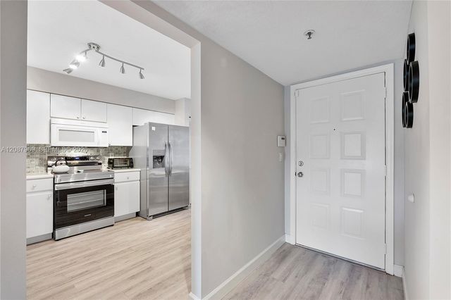 5952 Regal Glen Drive 102, Boynton Beach, FL 33437