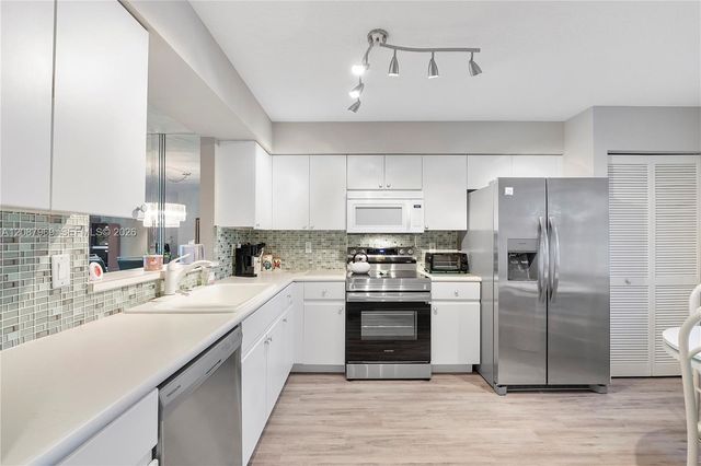 5952 Regal Glen Drive 102, Boynton Beach, FL 33437
