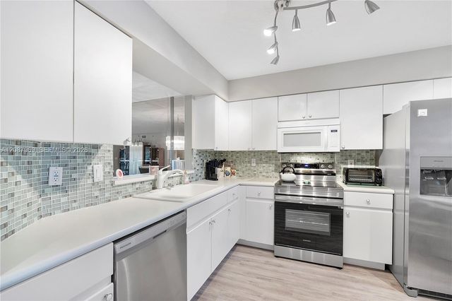 5952 Regal Glen Drive 102, Boynton Beach, FL 33437