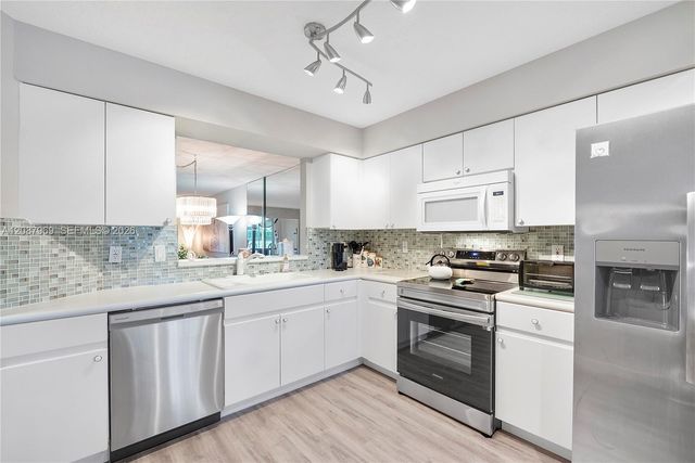 5952 Regal Glen Drive 102, Boynton Beach, FL 33437