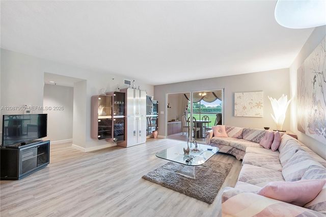 5952 Regal Glen Drive 102, Boynton Beach, FL 33437