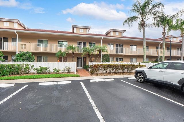 5952 Regal Glen Drive 102, Boynton Beach, FL 33437