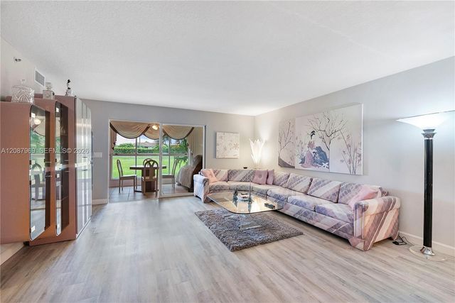 5952 Regal Glen Drive 102, Boynton Beach, FL 33437