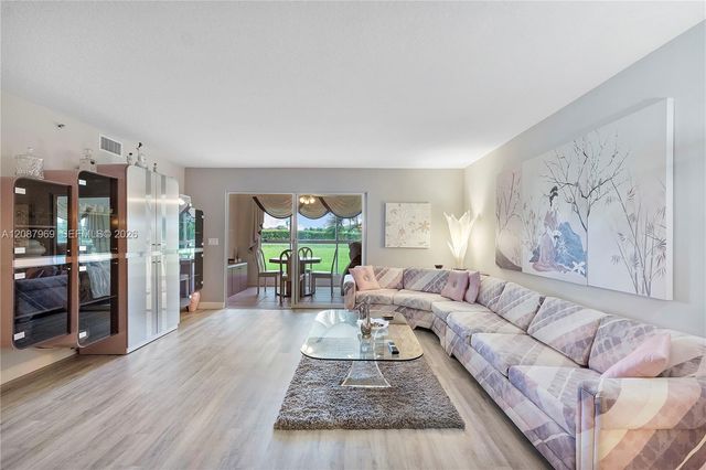 5952 Regal Glen Drive 102, Boynton Beach, FL 33437