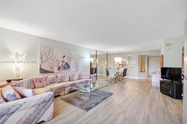 5952 Regal Glen Drive 102, Boynton Beach, FL 33437