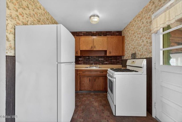48 Munro Court, Troy, NY 12180