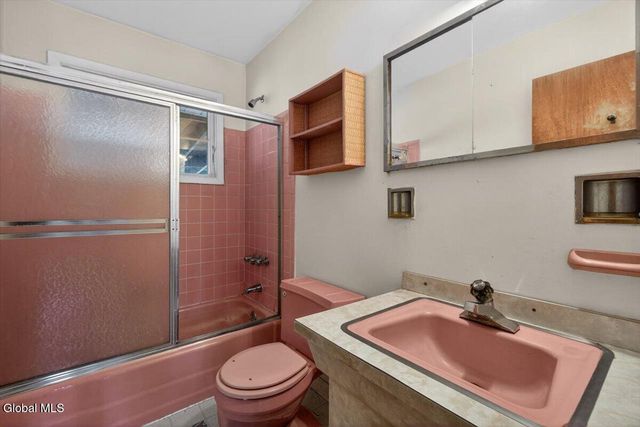 48 Munro Court, Troy, NY 12180