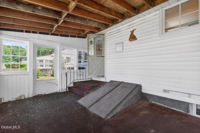 48 Munro Court, Troy, NY 12180