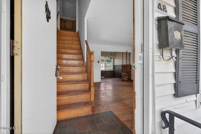 48 Munro Court, Troy, NY 12180