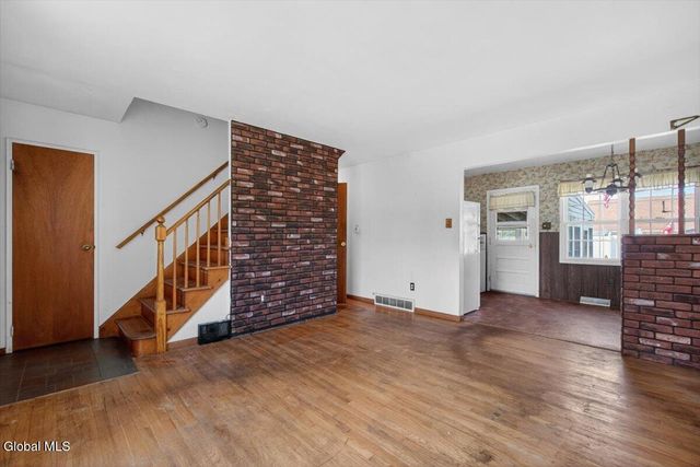 48 Munro Court, Troy, NY 12180
