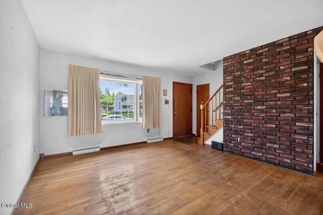 48 Munro Court, Troy, NY 12180