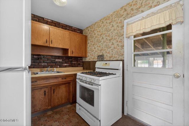48 Munro Court, Troy, NY 12180