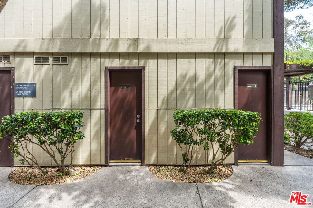 Image 28 of property listing at 5870 Benner Street 304, Los Angeles, CA 90042