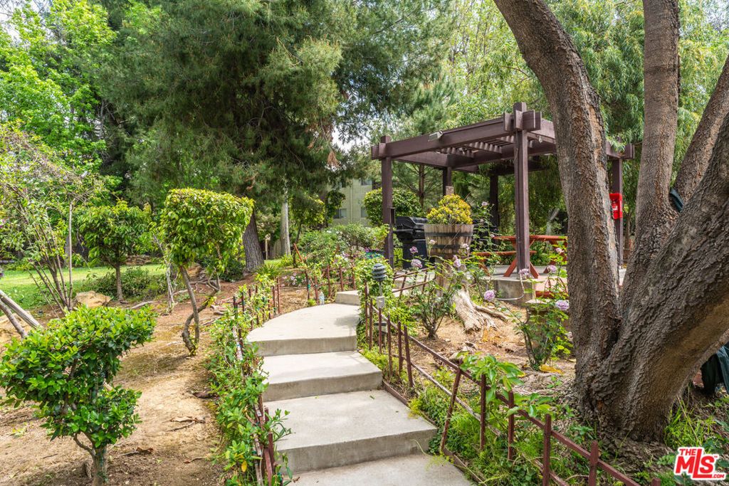 Image 32 of property listing at 5870 Benner Street 304, Los Angeles, CA 90042